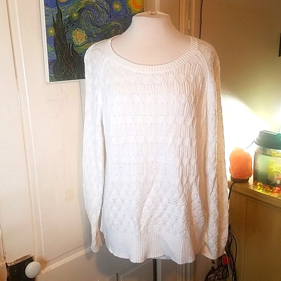 Preswick & Moore Sweaters - PRESWICK & MOORE 2X White Cute Designed Round Neckline Long Sleeve Sweater